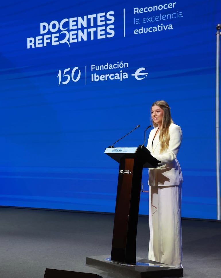 La Infanta Sofía haciendo su primer discurso en Zaragoza en el marco de la primera edición de las ayudas “Docentes Referentes”. (Instagram/Casa de Su Majestad el Rey)