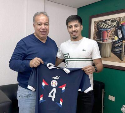 El futbolista liberteño Néstor Rafael Giménez (28 años) visitó a Robert Pereira Molina, quien fuera su entrenador en Tacuary en la temporada 2022.