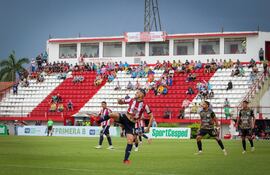 Benjamín Aceval de Villa Hayes, que viene de derrotar al 24 de Setiembre de Areguá, tiene la misión de saltar del segundo al primer lugar del torneo, en busca de su paso a la División Intermedia.
