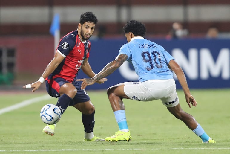 Cecilio Domínguez (i), jugador de Cerro Porteño. 
