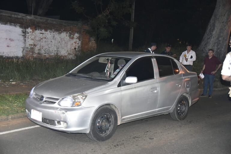 Vehículo abandonado que usaron los ladrones.