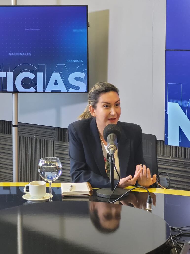 Ministra de Trabajo, Empleo y Seguridad Social, Mónica Recalde, en estudios de ABC Cardinal 730 AM.