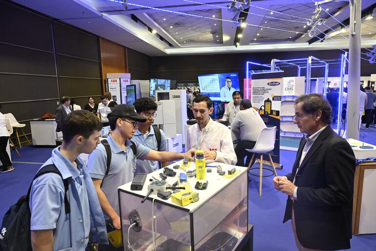 COBERTURAS VARIAS PARA EMPRESARIALES. FOTOGRAFO SILVIO ROJAS. 19-11-2025