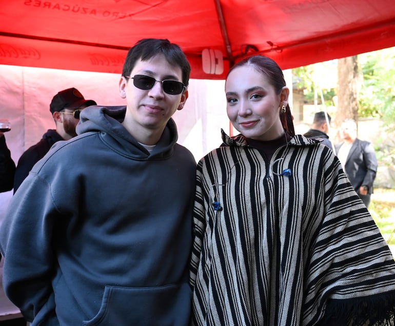 UnÁlvaro Gaete y Jazmín del Paragay