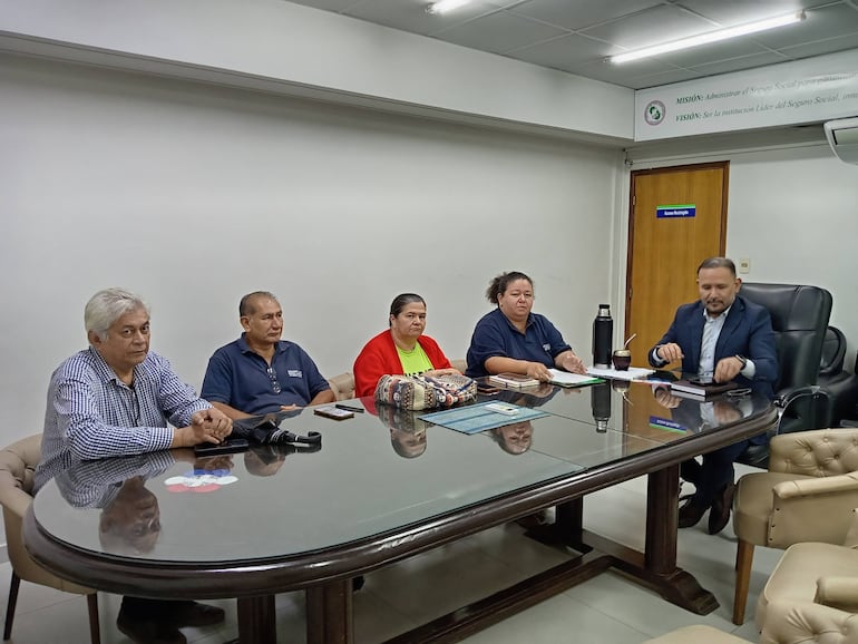 Brecha salarial y hambre en las guardias: el reclamo de los gremios al IPS