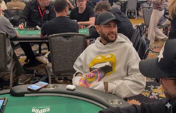 El astro brasileño Neymar también se retiró del Mundial de Póker.