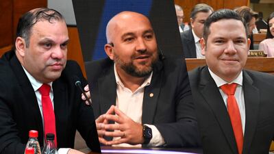 Nueva mesa directiva del JEM. De izquierda a derecha, el vicepresidente segundo, senador Mario Varela (ANR), presidente del JEM, diputado Orlando Arévalo (ANR) y vicepresidente primero, diputado Alejandro Aguilera (ANR).