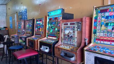 El Senado buscará prohibir la explotación de tragamonedas en comercios no exclusivos de juegos de azar en presencia de los niños. La propuesta es criticada por diversos sectores.