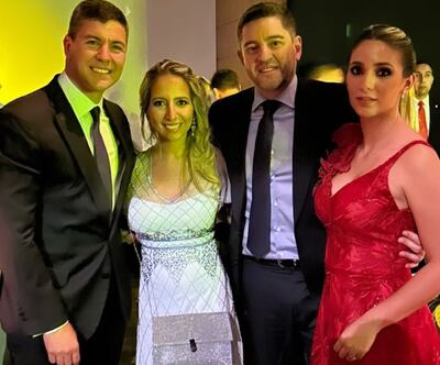 El presidente Santiago Peña y el vicepresidente Pedro Alliana junto a Leila Afara, hija de Juan Afara.