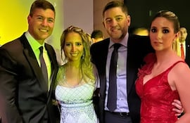 El presidente Santiago Peña y el vicepresidente Pedro Alliana junto a Leila Afara, hija de Juan Afara.