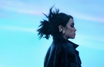 Lali la que le gana al tiempo documental