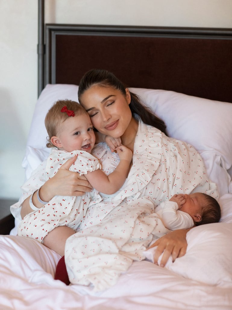 Mamá Olivia Culpo y la hermanita mayor Colette con el pequeño Roman. (Instagram/Olivia Culpo)