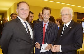El viceministro de Asuntos Exteriores y Cooperación Internacional, Edmondo Cirielli; el embajador de Italia, Marcello Fondi, y el presidente de la República Italiana Sergio Mattarella.