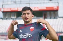 Denis Acosta (10/03/2002) tendrá la posibilidad de competir en el profesionalismo de la mano del Sportivo Trinidense.