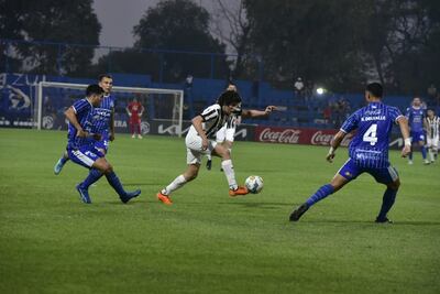 Iván Franco trata de generar una llegada para Libertad
