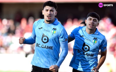 Arnaldo Castillo Benega (29 años) festeja el primero de dos goles de marcó para O'Higgins.