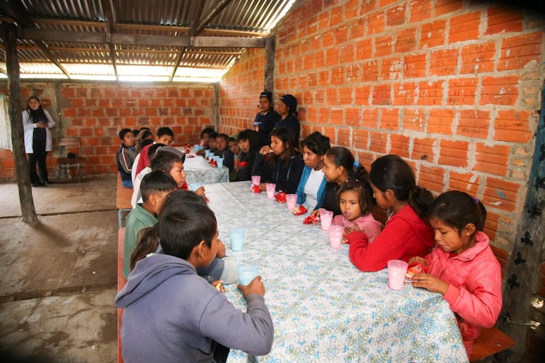 Hambre Cero: tras fuerte protesta, almuerzo llegó a escuela indígena de Puerto Pinasco