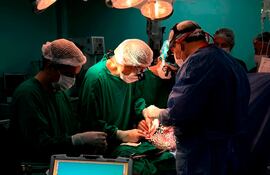 Ya late un nuevo corazón en el niño de seis años Milan Alexander, diagnosticado con miocardiopatía dilatada severa. Se encuentra en terapia intensiva y en estado delicado.