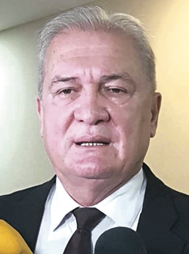 Emiliano Rolón Fernández, fiscal general.