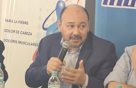 Dr. Julio Fernández, economista de la UIP, en el panel debate de la CERNECO