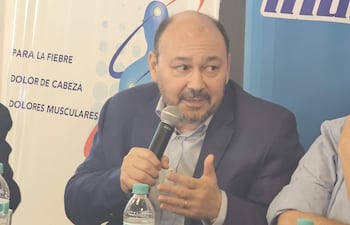 Dr. Julio Fernández, economista de la UIP, en el panel debate de la CERNECO
