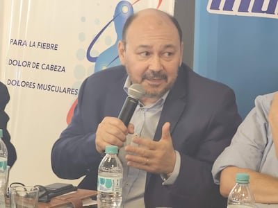 Dr. Julio Fernández, economista de la UIP, en el panel debate de la CERNECO