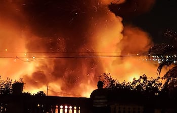 Incendio de gran magnitud en la Chacarita.