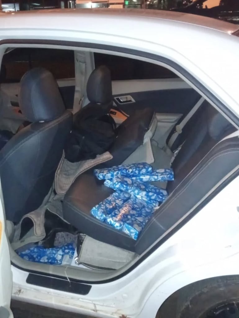 La droga iba a ser transportada a Brasil en un vehículo robado.