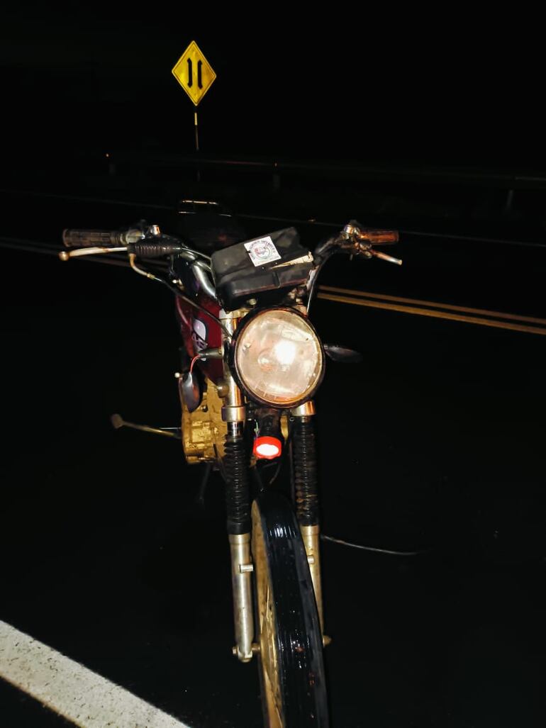 Coronel Bogado: motociclista resultó con lesiones graves tras choque frontal sobre la ruta PY01.