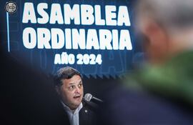 El presidente Rodrigo Nogués durante la Asamblea General Ordinaria de Olimpia. (Foto: @elClubOlimpia)