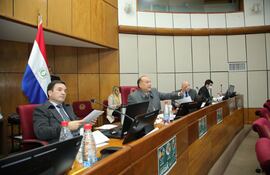 Óscar Salomón, presidiendo la sesión ordinaria del Senado.