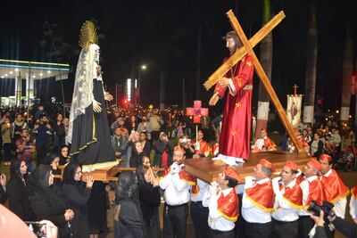 El  Vía Crusis Mayor de Hernandarias reúne a miles a personas cada año.