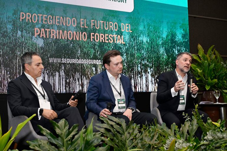 La presentación del Seguro Forestal estuvo a cargo de Leandro Gelabert, Senior Account Manager – AON, Daniel Longden de Orvia Underwritting y Luigi Gazzolla de Allianz SE.