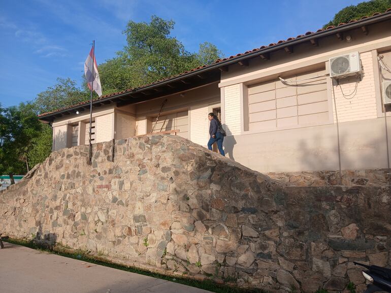 Sólo para casos de primeros auxilios sirve actualmente el Hospital Regional de Fuerte Olimpo; quienes requieren cirugías son derivados a otras regiones.