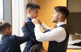 El futbolista Iván Torres celebra la vida de su hijo mayor Elías.