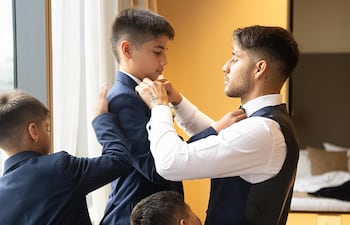 El futbolista Iván Torres celebra la vida de su hijo mayor Elías.