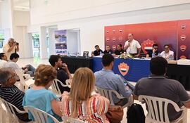 La Comisión Directiva del Club Sajonia realizó la apertura de sobres de la licitación para la construcción de un complejo balneario, en su sede social.