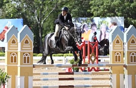Félix Zárate, con Charlotte, ganó este jueves en la categoría 1,00 metro.