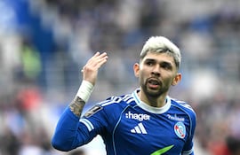 Julio Enciso sigue sumando triunfos con el Racing de Estrasburgo en la Ligue 1 del fútbol francés. (AFP).