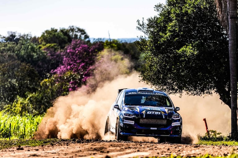 Ghjuvanni Rossi (Ford Fiesta Rally3) en carrera durante el WRC Rally del Paraguay 2025.