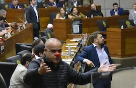 Basilio "Bachi" Núñez con una nariz de payaso