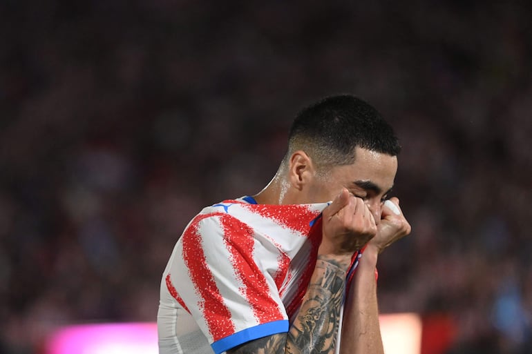 El #10 Miguel Almirón, emocionado