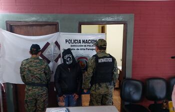 La mujer Ishir Tania Beatriz Risso de Romero (35), detenida en Bahia Negra con 80 moñitos de crak.