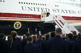 El presidente de EE.UU., Donald Trump, presentó este viernes el nuevo Air Force One en su primera exhibición pública
