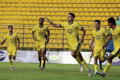 Ronald Duarte sale a festejar el tanto de apertura en el marcador, en el triunfo "escobero" sobre Benjamín Aceval. (Foto: Deportivo Capiatá)