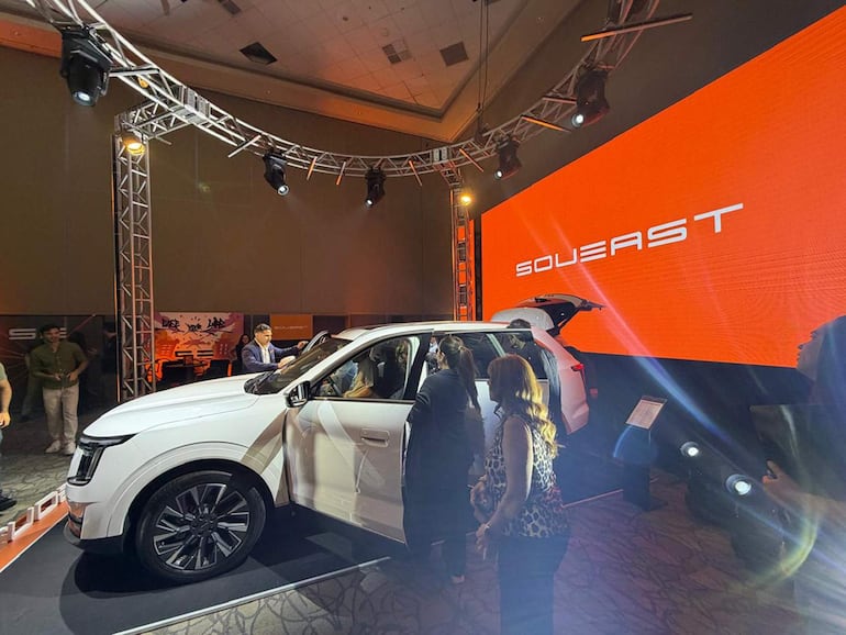 En cuanto a diseño, la S08 PHEV presenta una estética moderna y elegante.