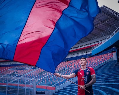 El defensor argentino, Lucas Gabriel Merolla de 31 años, durante su presentación oficial con la camiseta de Cerro Porteño. (Foto: Cerro Porteño)