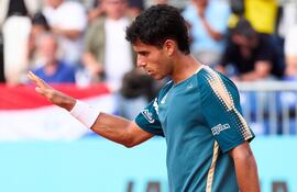 El paraguayo Daniel Vallejo celebra durante el partido ante el estadounidense Learner Tien por la segunda ronda del Masters 1.000 de Madrid en la Caja Mágica, en Madrid, España.