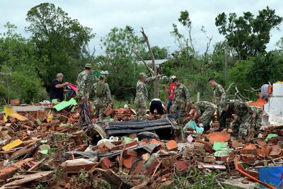Fotografía de destrozos tras el paso de un tornado hoy, en San Estanislao (Paraguay). Al menos dos personas han fallecido, otras 16 sufrieron heridas y unas 7.000 familias han quedado afectadas por las lluvias y tornados que han azotado en la última semana a Paraguay, donde también se reportan dos militares desaparecidos tras quedar atrapados en un vehículo arrastrado por una riada.
