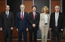 Marcelo Blanco, embajador de Uruguay, José Antonio Marcondes de Carvalho, embajador de Brasil, Katsumi Itagaki, embajador de Japón, Katja Afheldt, embajadora de la Unión Europea y Carlos Jorge Biedermann, presidente de Asoconsular.
